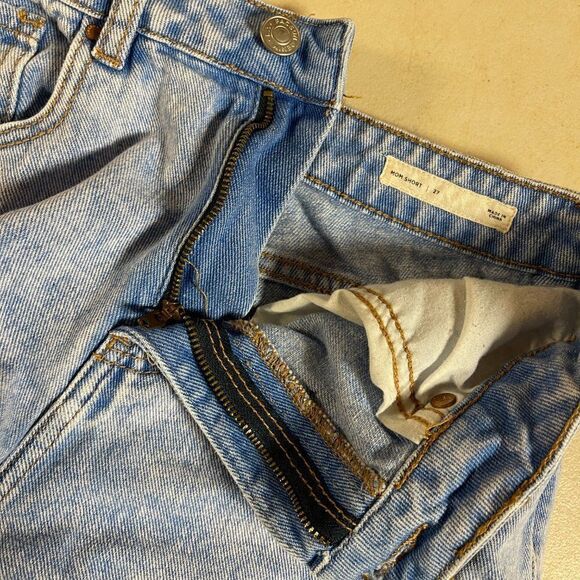 Pacsun Mom Jean Short Light Wash 27 - Picture 10 of 13